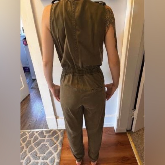 GUESS JUMPSUIT - Picture 2 of 3